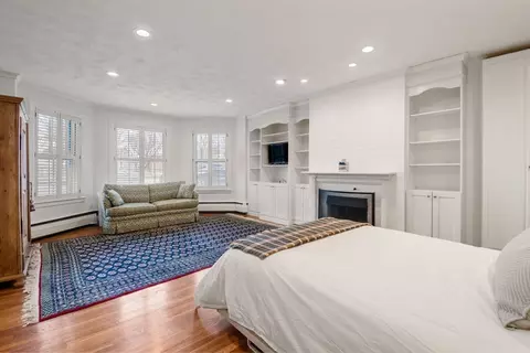 236 Beacon St #1E, Boston, MA 02116