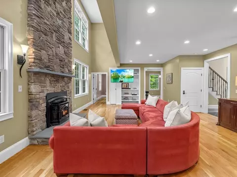 Living - 12 Breton Rd, Upton, MA 01568 photo 4 of 6