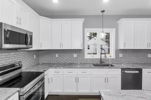 1220 Bay St, Springfield, MA 01109 photo 4