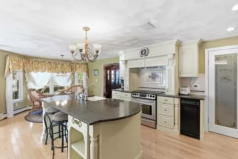 15 Nichols St, North Reading, MA 01864