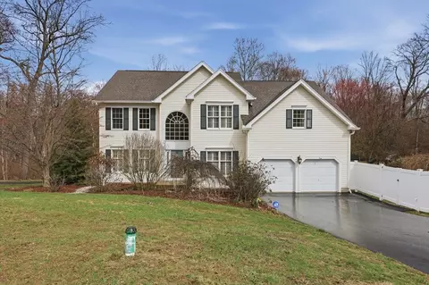 35 Peter St, Holliston, MA 01746