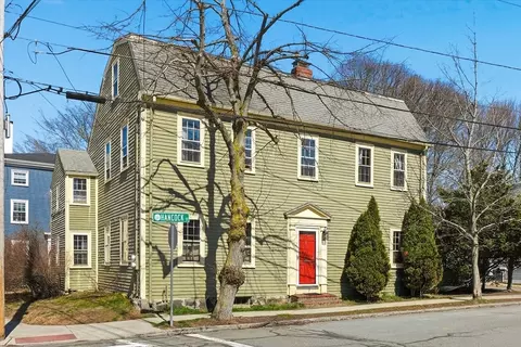 1 2 Hancock St # -1, Newburyport, MA 01950