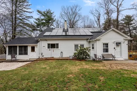 61 E Brimfield Rd, Holland, MA 01521
