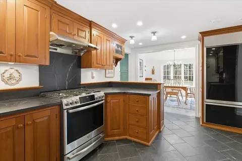 65 Walpole St, Dover, MA 02030 photo 4