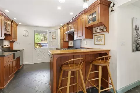 65 Walpole St, Dover, MA 02030 photo 5
