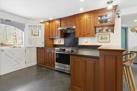 65 Walpole St, Dover, MA 02030 photo 3