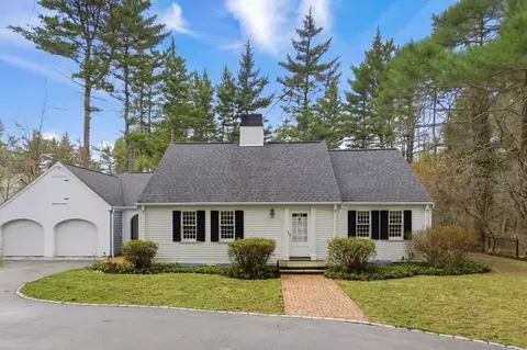 65 Walpole St, Dover, MA 02030