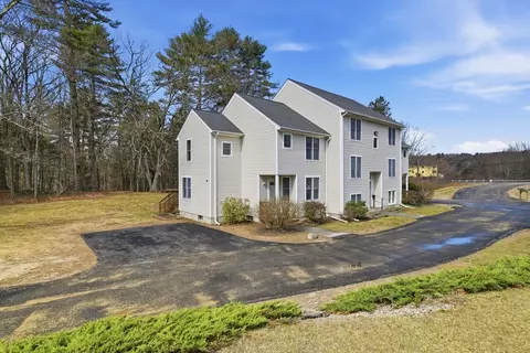 10 Meadowbrook Ct #10, Oxford, MA 01540