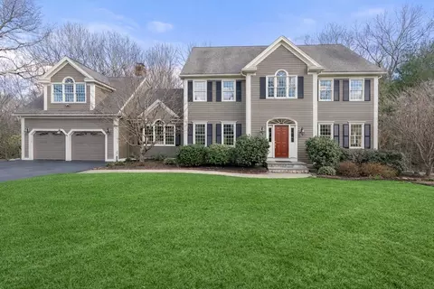 74 Flint Locke Ln, Medfield, MA 02052