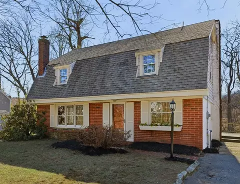 2 North St, Merrimac, MA 01860