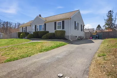 77 Clapp St, Abington, MA 02351