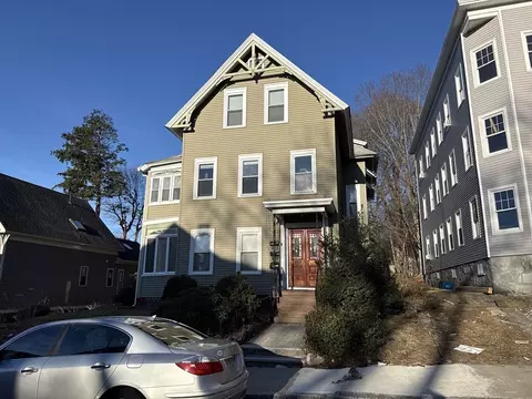 26 Lee St, Worcester, MA 01602