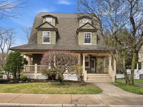 37 Pomfret St, West Roxbury, MA 02132