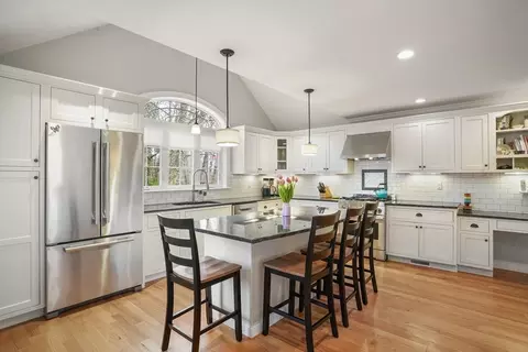 10 Higgins Rd, Marblehead, MA 01945 photo 2