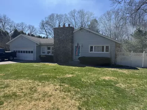 71 Crandall Rd, Tiverton, RI 02878
