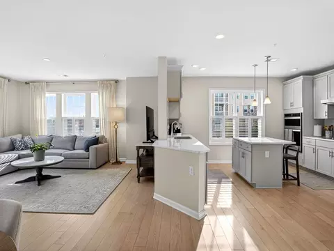 4 Peters Farm Way #206, Westborough, MA 01581