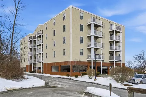 86 E Howard St #107, Quincy, MA 02169