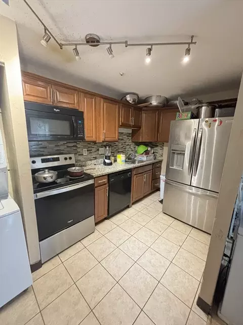 77 Colonel Bell Dr #4, Brockton, MA 02301