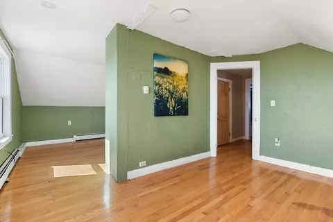 Bedroom - 23 Mount Vernon St, Gloucester, MA 01930 photo 7 of 10