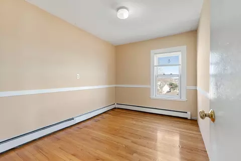 Bedroom - 23 Mount Vernon St, Gloucester, MA 01930 photo 5 of 10