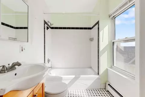 Bath - 23 Mount Vernon St, Gloucester, MA 01930 photo 3 of 5