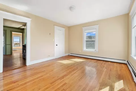 Living - 23 Mount Vernon St, Gloucester, MA 01930 photo 2 of 4