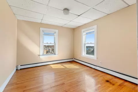 Bedroom - 23 Mount Vernon St, Gloucester, MA 01930 photo 4 of 10