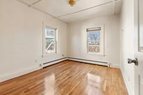 Bedroom - 23 Mount Vernon St, Gloucester, MA 01930 photo 6 of 10