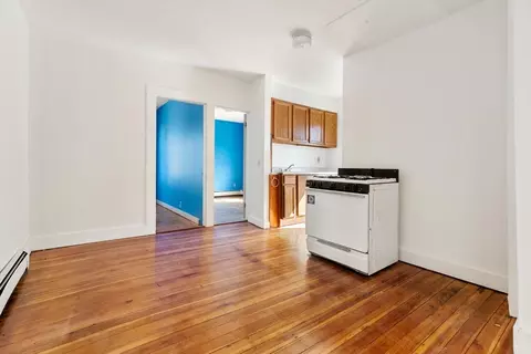 Living - 23 Mount Vernon St, Gloucester, MA 01930 photo 1 of 4