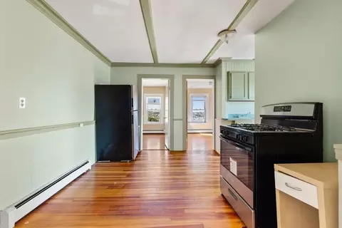Entry Way - 23 Mount Vernon St, Gloucester, MA 01930 photo 2 of 5