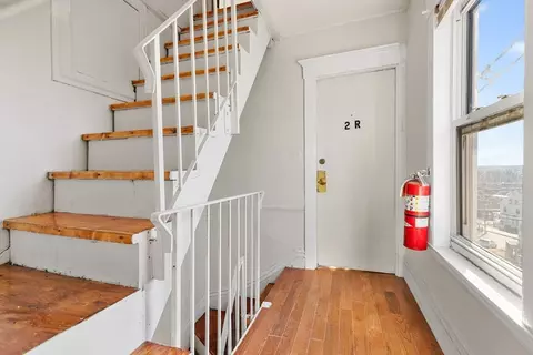 Entry Way - 23 Mount Vernon St, Gloucester, MA 01930 photo 5 of 5