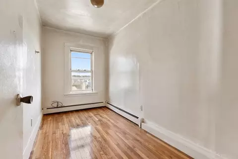 Bedroom - 23 Mount Vernon St, Gloucester, MA 01930 photo 8 of 10
