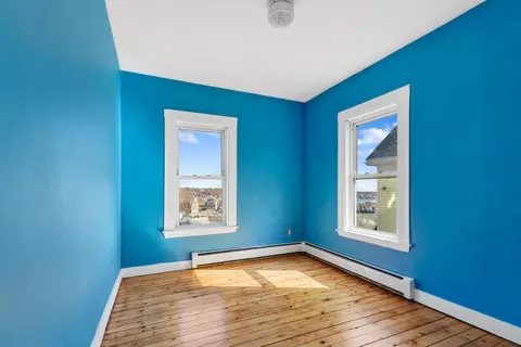 Bedroom - 23 Mount Vernon St, Gloucester, MA 01930 photo 2 of 10