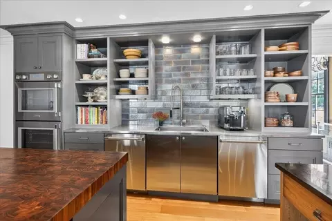 Kitchen - 54 Lincoln St, Hingham, MA 02043 photo 3 of 6