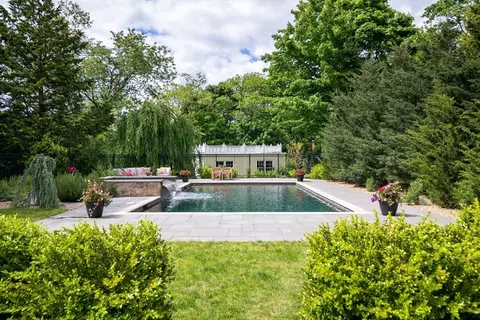 Exterior - 54 Lincoln St, Hingham, MA 02043 photo 5 of 5