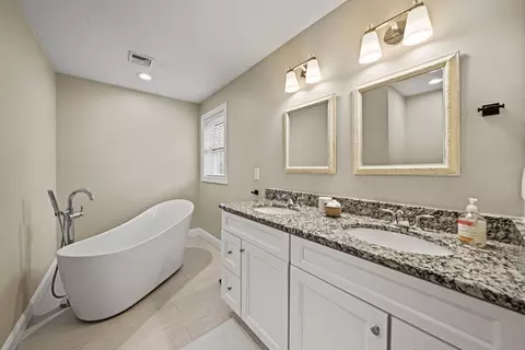 697 Salisbury, Worcester, MA 01609 photo 21