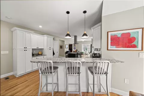 697 Salisbury, Worcester, MA 01609 photo 8