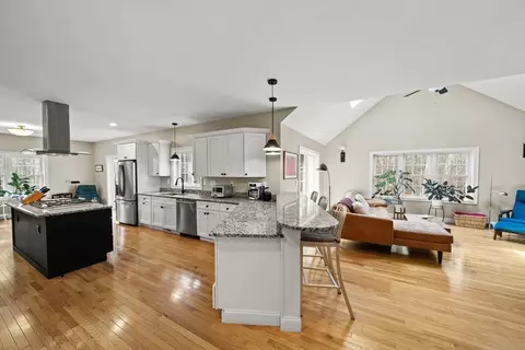 697 Salisbury, Worcester, MA 01609 photo 9