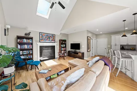 697 Salisbury, Worcester, MA 01609 photo 10