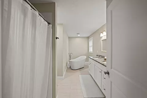 697 Salisbury, Worcester, MA 01609 photo 20