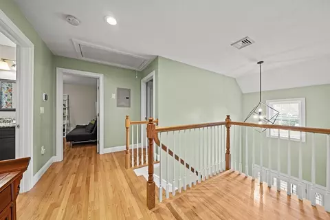 697 Salisbury, Worcester, MA 01609 photo 17