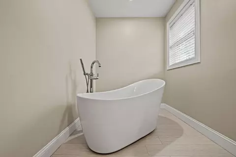 697 Salisbury, Worcester, MA 01609 photo 22