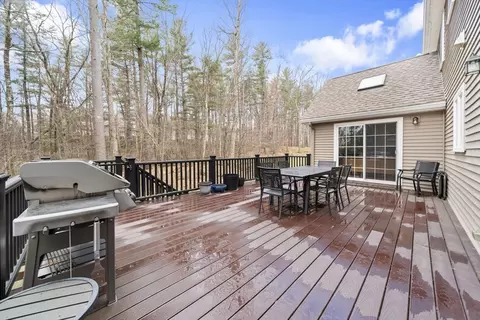 697 Salisbury, Worcester, MA 01609 photo 34