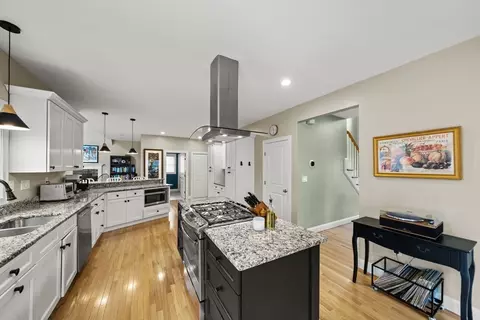 697 Salisbury, Worcester, MA 01609 photo 6