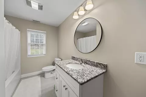 697 Salisbury, Worcester, MA 01609 photo 28