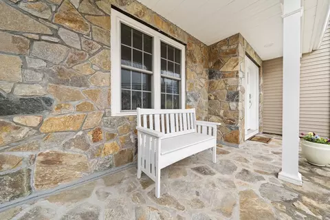 697 Salisbury, Worcester, MA 01609 photo 3