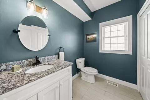 697 Salisbury, Worcester, MA 01609 photo 16