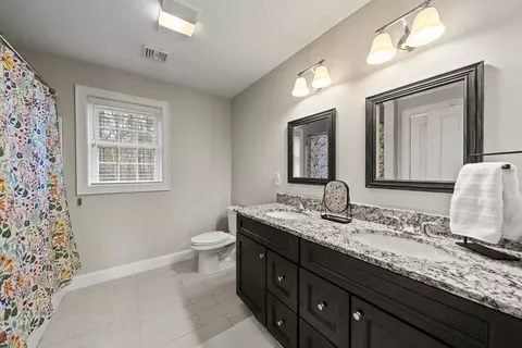 697 Salisbury, Worcester, MA 01609 photo 25