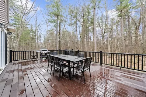 697 Salisbury, Worcester, MA 01609 photo 35