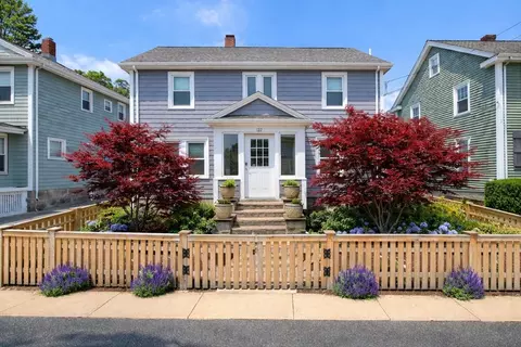 122 Elmer Rd, Dorchester Center, MA 02124